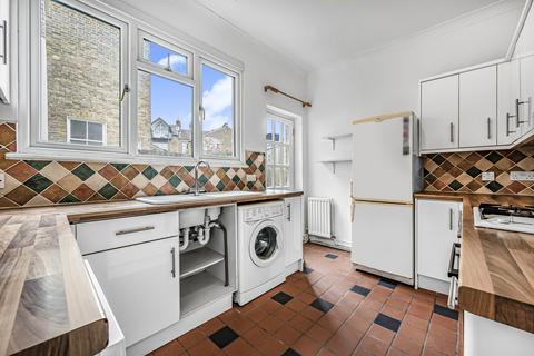 4 bedroom semi-detached house to rent, Avignon Road, London, SE4