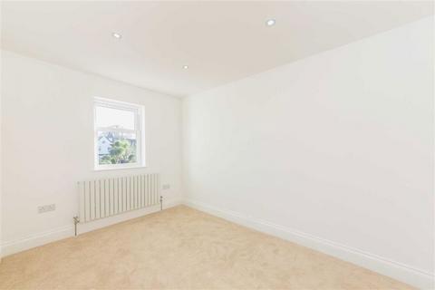 undefined, North Road, Kew TW9