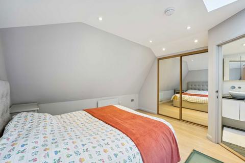 2 bedroom flat to rent, Fulham Road, Fulham SW6