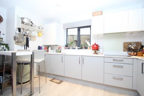 2 bedroom flat to rent, A Oval Road, Croydon, CR0
