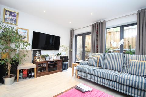 2 bedroom flat to rent, A Oval Road, Croydon, CR0