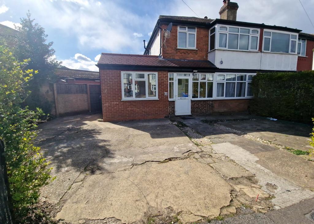 4-Bedroom Family Home - Stanmore, HA7 2 NJ