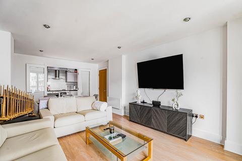 2 bedroom apartment for sale, St. George Wharf, London, SW8