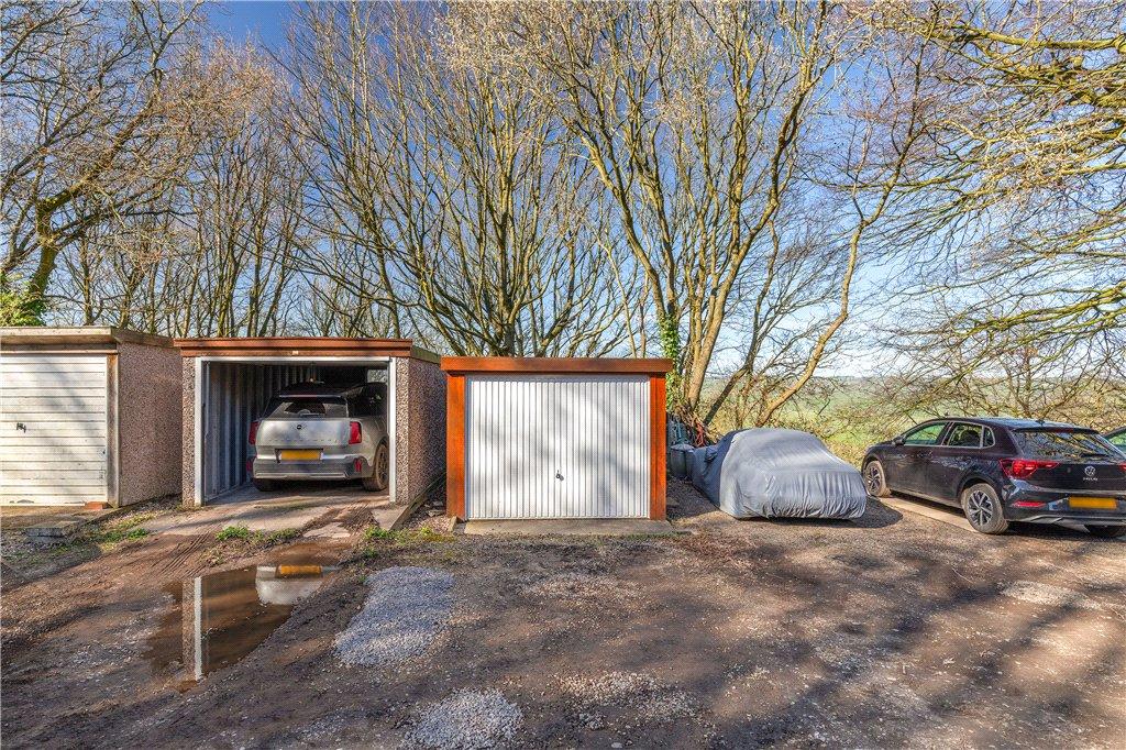 Garage/Parking