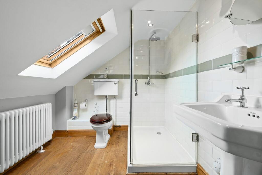 En suite shower room