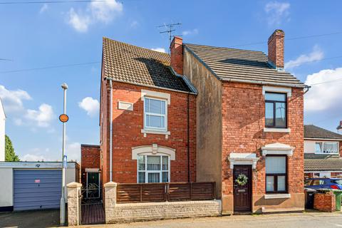 3 bedroom semi-detached house for sale, St. Georges Terrace, Kidderminster DY10