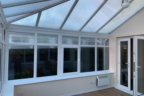 2 bedroom semi-detached house to rent, Aydon Gardens, Longbenton, NE12