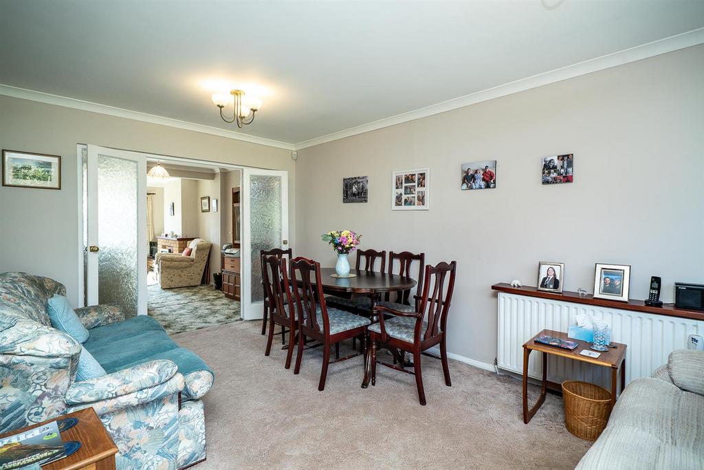 Kitchen/ Dining Room