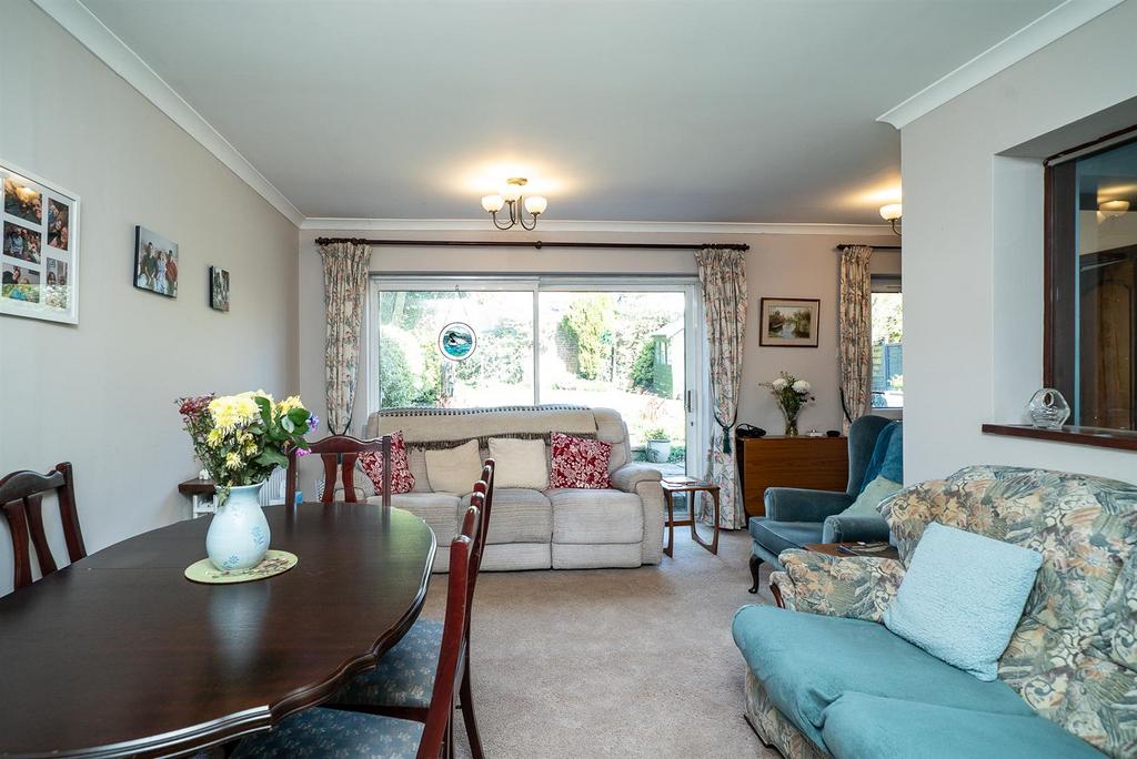 Kitchen/ Dining Room