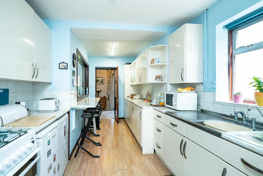 Kitchen/ Dining Room