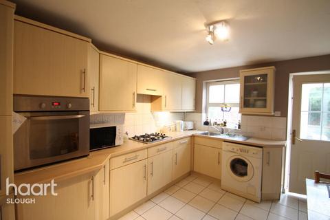 3 bedroom flat to rent, Moor Furlong, SLOUGH