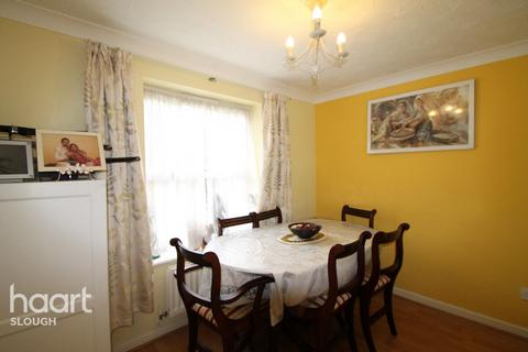 3 bedroom flat to rent, Moor Furlong, SLOUGH