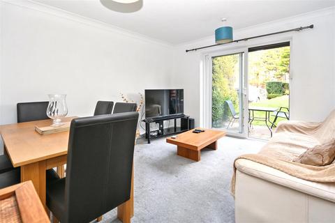2 bedroom flat for sale, Upper Avenue, Eastbourne