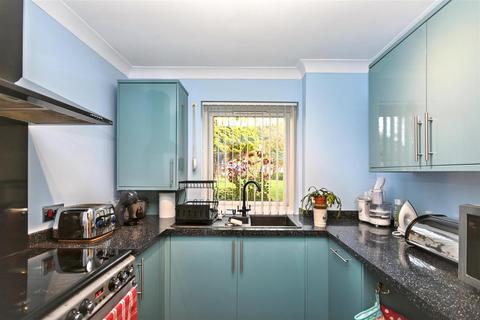 2 bedroom flat for sale, Upper Avenue, Eastbourne