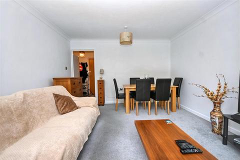 2 bedroom flat for sale, Upper Avenue, Eastbourne