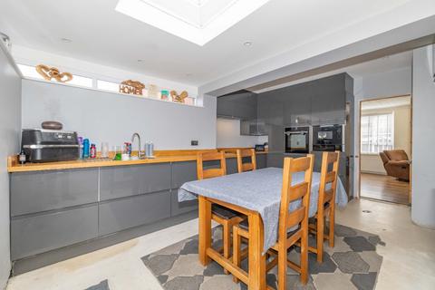 4 bedroom semi-detached house for sale, Queens Road, Aylesham, Canterbury, Kent, CT3