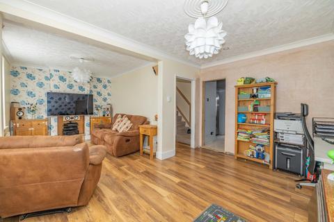 4 bedroom semi-detached house for sale, Queens Road, Aylesham, Canterbury, Kent, CT3
