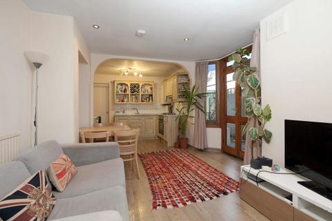2 bedroom flat to rent, London, SW11