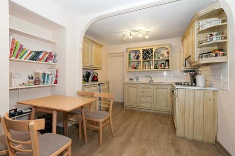 2 bedroom flat to rent, London, SW11