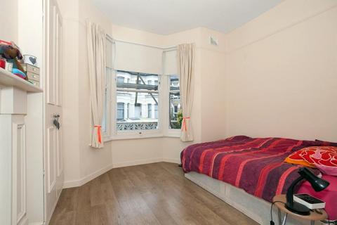 2 bedroom flat to rent, London, SW11