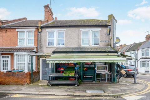 undefined, Chester Road WD18, Watford, WD18