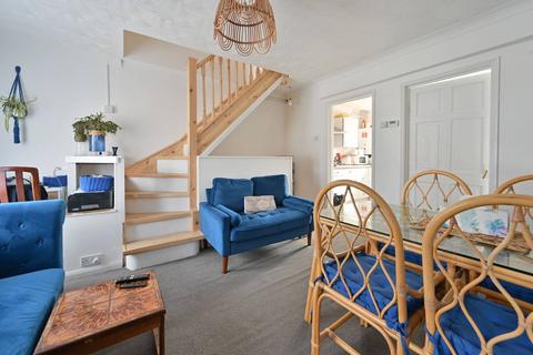 undefined, Chester Road WD18, Watford, WD18