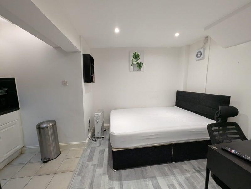 Well Presented Studio Flat