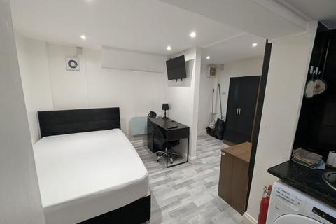 1 bedroom flat to rent, London, SW2
