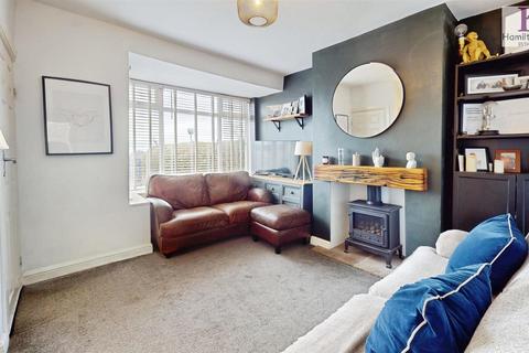 3 bedroom end of terrace house for sale, Whernside Mount, Bradford
