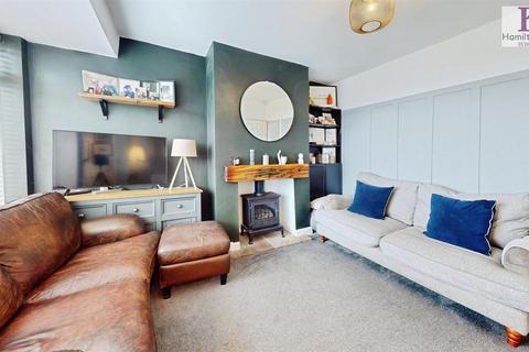 3 bedroom end of terrace house for sale, Whernside Mount, Bradford