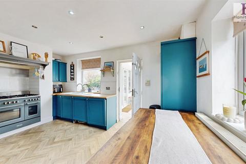 3 bedroom end of terrace house for sale, Whernside Mount, Bradford