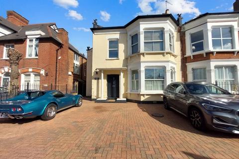 2 bedroom flat to rent, High Road, Eden House, N20
