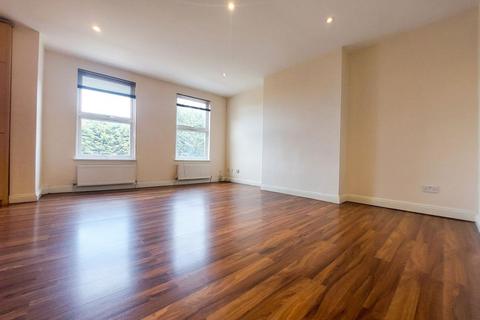 2 bedroom flat to rent, High Road, Eden House, N20