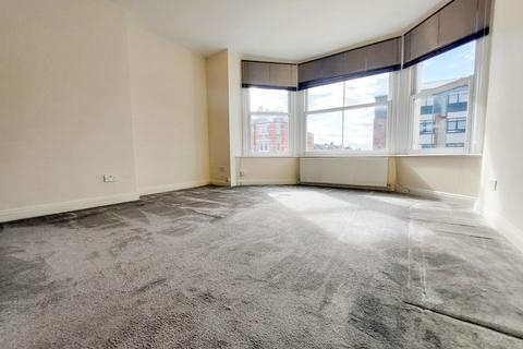 2 bedroom flat to rent, High Road, Eden House, N20
