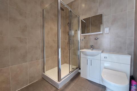 2 bedroom flat to rent, High Road, Eden House, N20