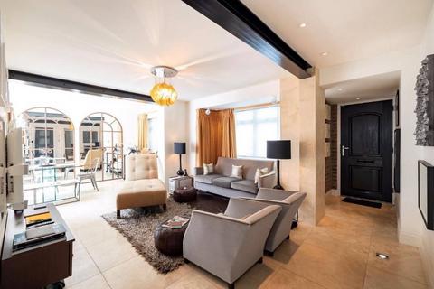 3 bedroom flat for sale, Acacia Close,, Harrow Weald, Stanmore, HA7