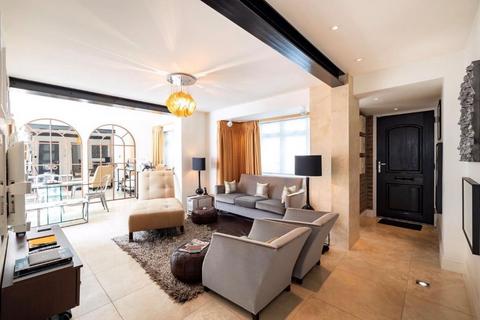 Acacia Close,, Harrow Weald, Stanmore, HA7