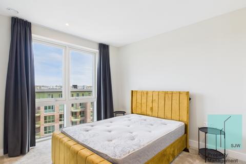 3 bedroom flat to rent, Cairncross House London SE3
