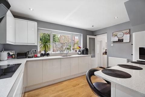 4 bedroom detached house for sale, Howard Place, Dunstable LU5