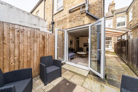 2 bedroom flat for sale, Delia Street, London, SW18