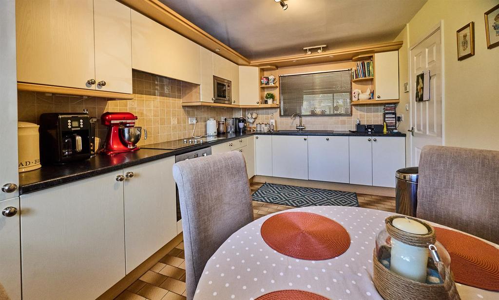 Fitted Dining Kitchen to Front
