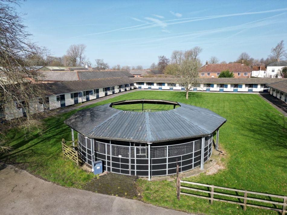 Kingwood Stud West Yard and Horsewalker