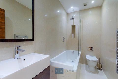 2 bedroom apartment to rent, Manor Road, Chigwell IG7