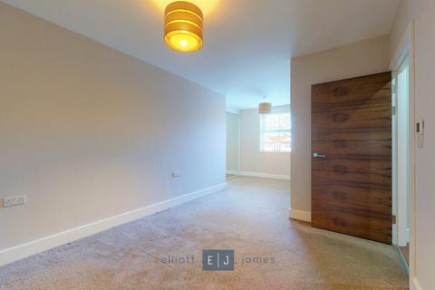 2 bedroom apartment to rent, Manor Road, Chigwell IG7