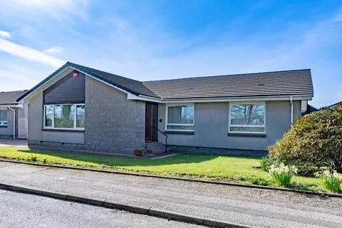 4 bedroom detached bungalow for sale