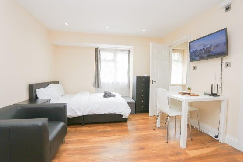 Fully furnished, modern studio flat