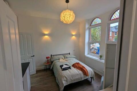 undefined, Crescent, Ealing W5