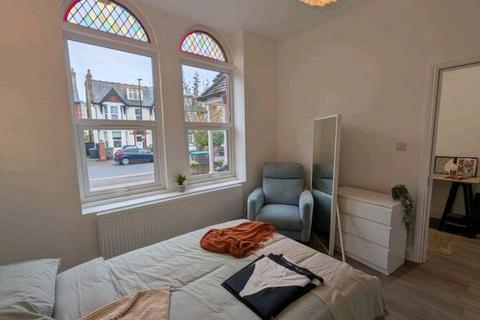 undefined, Crescent, Ealing W5
