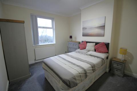 1 bedroom in a house share to rent, Rochdale Old Road, Bury, BL9