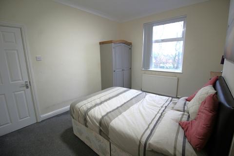 1 bedroom in a house share to rent, Rochdale Old Road, Bury, BL9